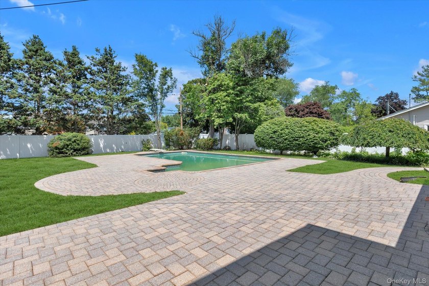 Stony Brook side hall 3-bedroom 2.5 bath colonial with major - photo 25