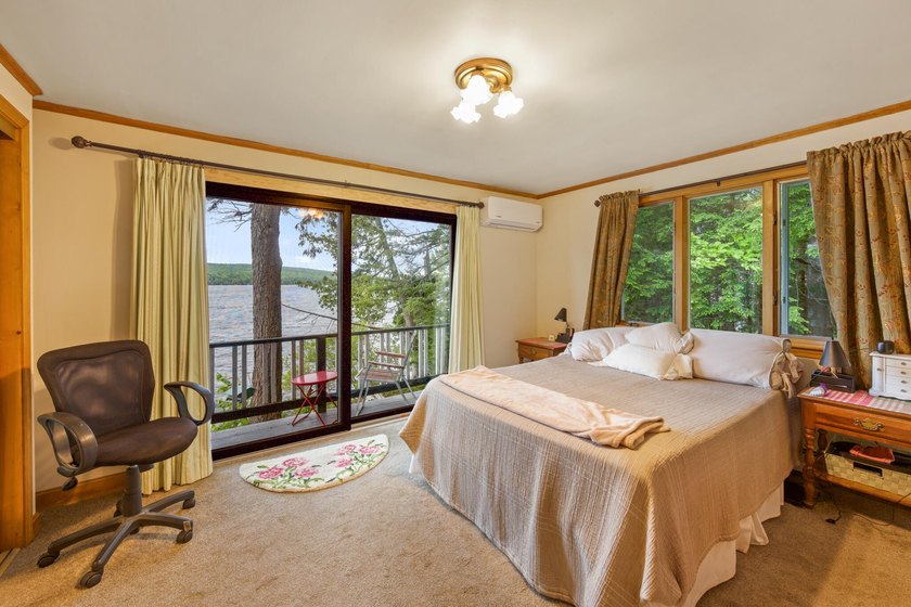 Beautifully maintained 3-bedroom, 2-bath waterfront home on - photo 31