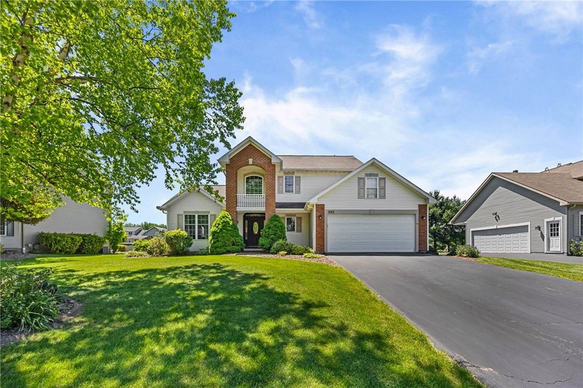 Welcome to this beautifully maintained Contemporary Colonial in - photo 2