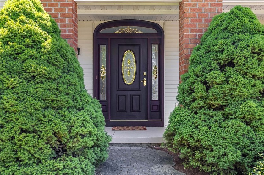 Welcome to this beautifully maintained Contemporary Colonial in - photo 5