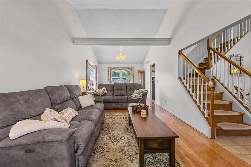 Welcome to this beautifully maintained Contemporary Colonial in - photo 6