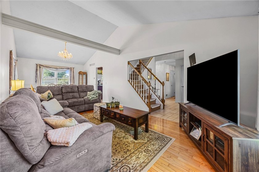 Welcome to this beautifully maintained Contemporary Colonial in - photo 8