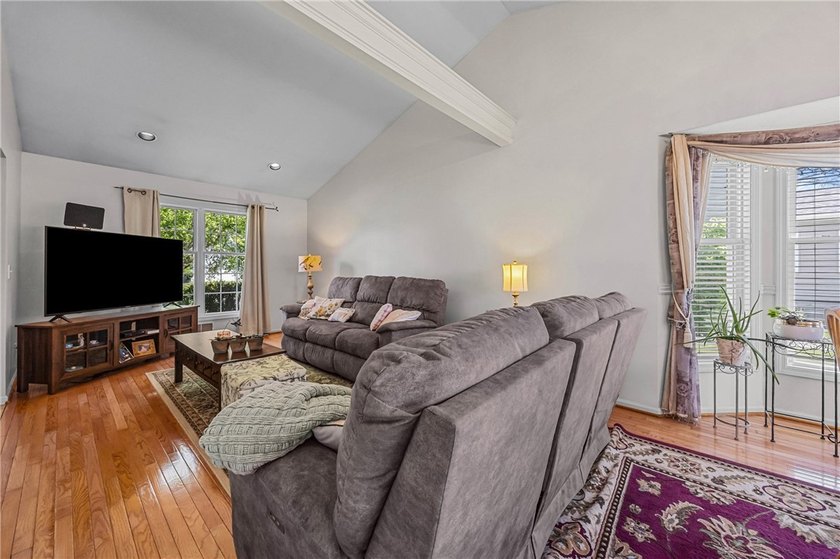 Welcome to this beautifully maintained Contemporary Colonial in - photo 9