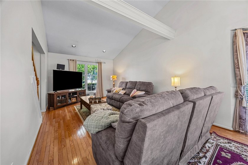 Welcome to this beautifully maintained Contemporary Colonial in - photo 10