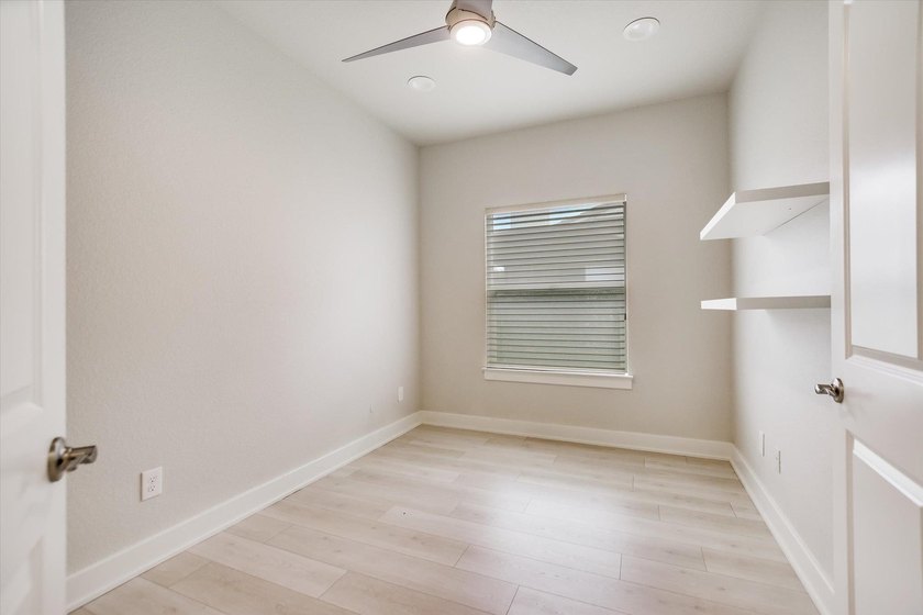 LOCATION! CUSTOM! UPGRADES! BUILDERS PERSONAL HOME WITH UPGRADES - photo 12
