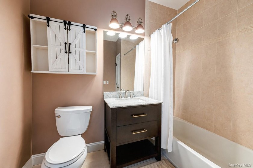 Comfortable and spacious condo in Oak Creek Commons. Fantastic 2 - photo 12