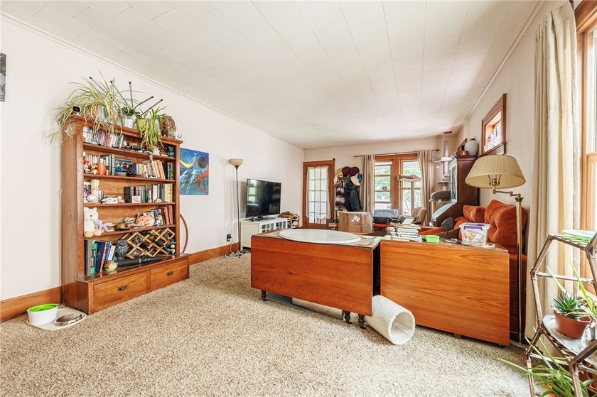 Don't miss this fantastic opportunity to own a spacious - photo 18