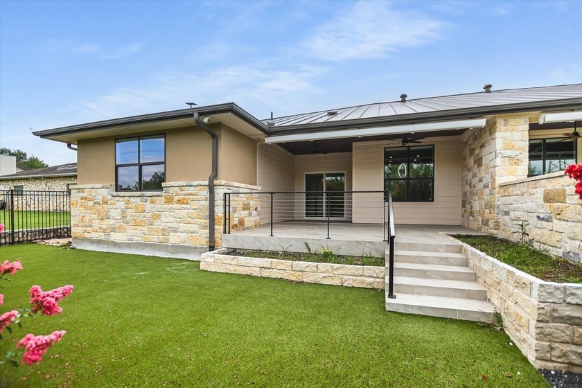 LOCATION! CUSTOM! UPGRADES! BUILDERS PERSONAL HOME WITH UPGRADES - photo 18