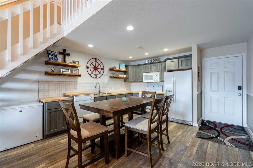 Fully updated, turn-key condo with incredible views and a large - photo 4