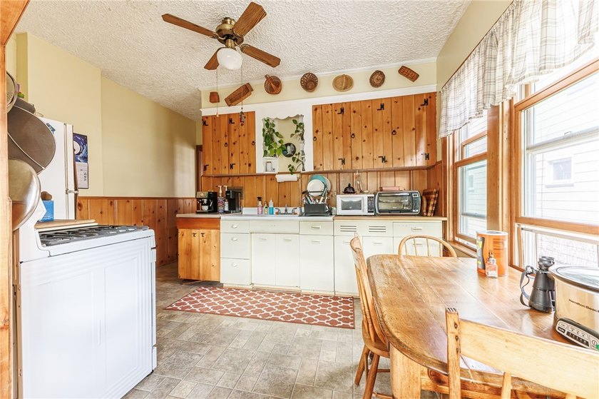 Don't miss this fantastic opportunity to own a spacious - photo 26