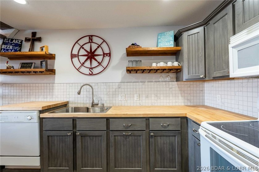 Fully updated, turn-key condo with incredible views and a large - photo 7