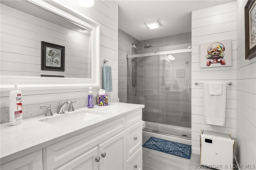 Discover this immaculate 2nd-tier ranch in Linn Creek, boasting - photo 10