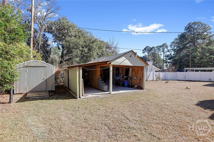 Located in the Paradise Park neighborhood, 807 Dyches Drive is a - photo 38