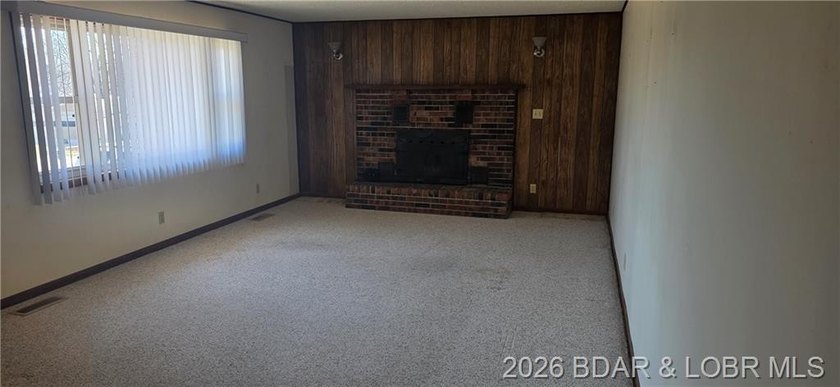 Great Location in the heart of Laurie with this 2 bedroom 2 bath - photo 8