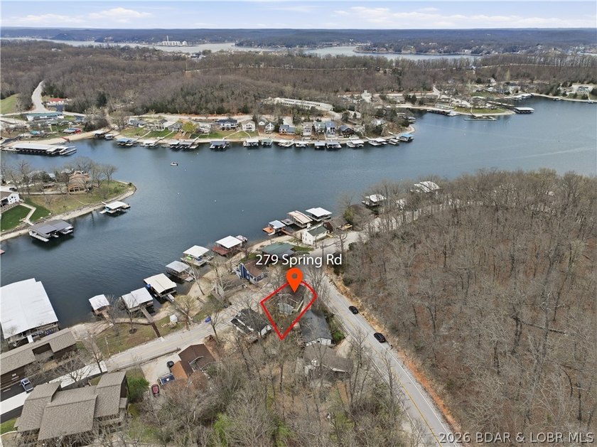 Welcome to your ideal Lake of the Ozarks retreat located in the - photo 2