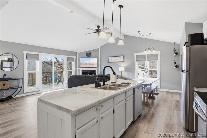 Welcome to your ideal Lake of the Ozarks retreat located in the - photo 7