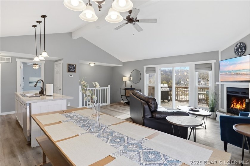 Welcome to your ideal Lake of the Ozarks retreat located in the - photo 10