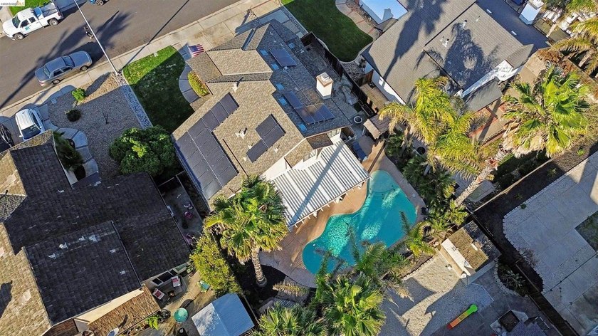 The best deal in Discovery Bay with a pool, owned solar, and a - photo 2