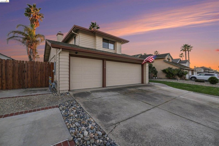 The best deal in Discovery Bay with a pool, owned solar, and a - photo 9
