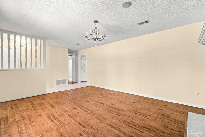 Looking for a home that's been well cared for without breaking - photo 4