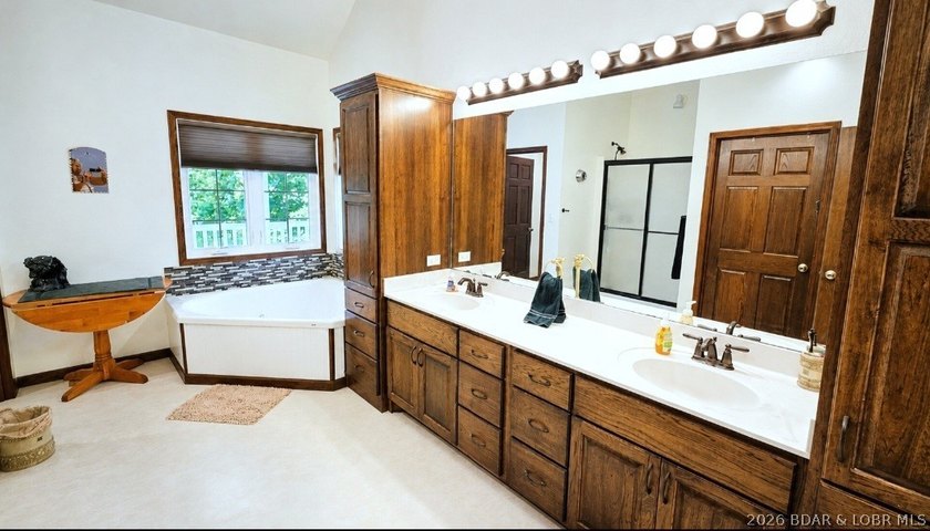 Lakefront Oasis! Discover this exceptional 5,200+ sq ft custom - photo 12