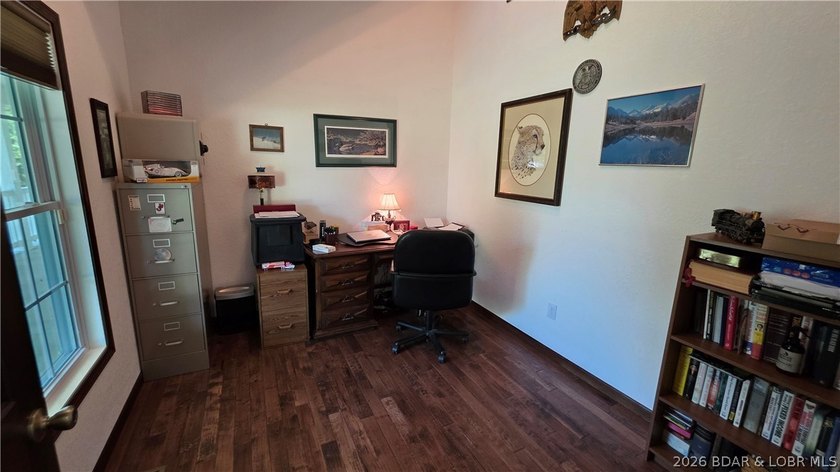 Lakefront Oasis! Discover this exceptional 5,200+ sq ft custom - photo 19