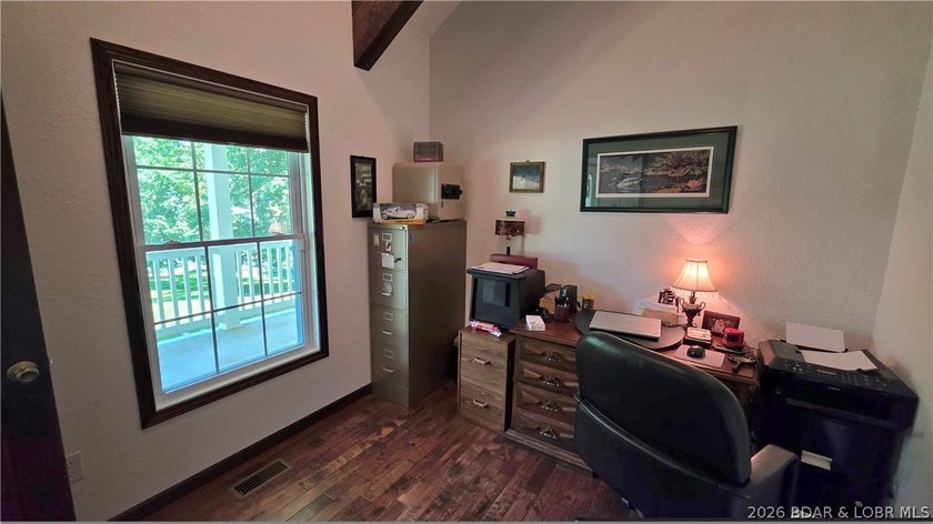 Lakefront Oasis! Discover this exceptional 5,200+ sq ft custom - photo 20
