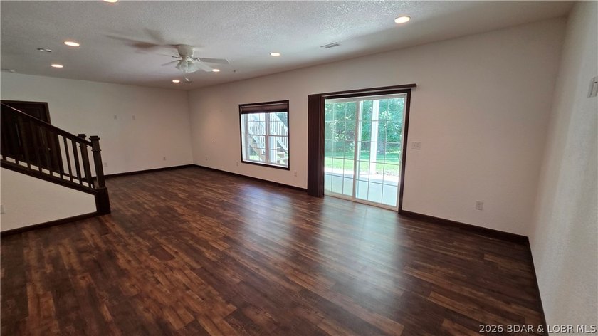 Lakefront Oasis! Discover this exceptional 5,200+ sq ft custom - photo 23