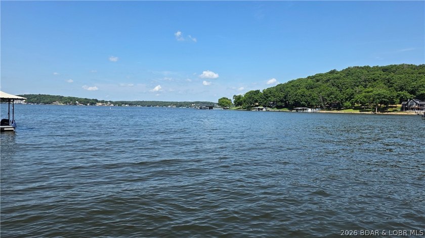 Lakefront Oasis! Discover this exceptional 5,200+ sq ft custom - photo 44