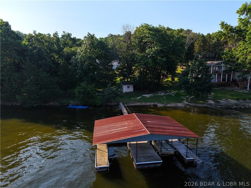 Lakefront Oasis! Discover this exceptional 5,200+ sq ft custom - photo 48