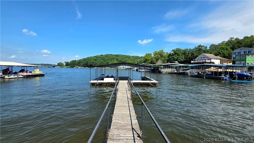 Lakefront Oasis! Discover this exceptional 5,200+ sq ft custom - photo 49