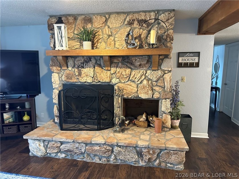 Don't miss out on this Cute Condo, Nicely Updated and in a GREAT - photo 2