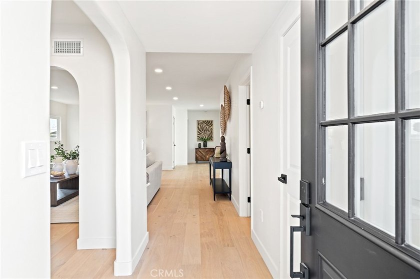 Situated on a quiet cul-de-sac in a sought-after Torrance - photo 2