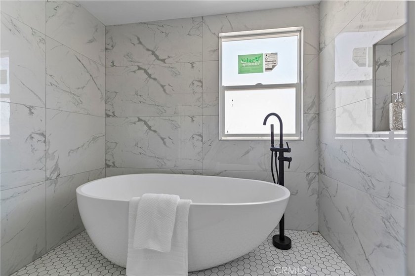 1018 W 223rd St 2 - photo 23