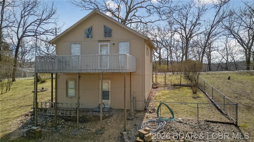 Lake of the Ozarks retreat located in the desirable Keithley's - photo 5