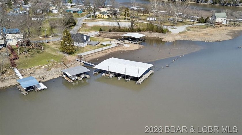 Lake of the Ozarks retreat located in the desirable Keithley's - photo 8