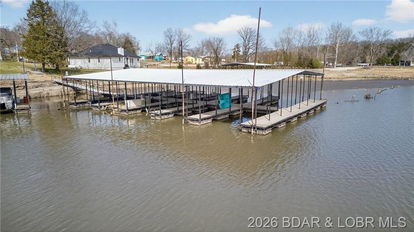 Lake of the Ozarks retreat located in the desirable Keithley's - photo 9