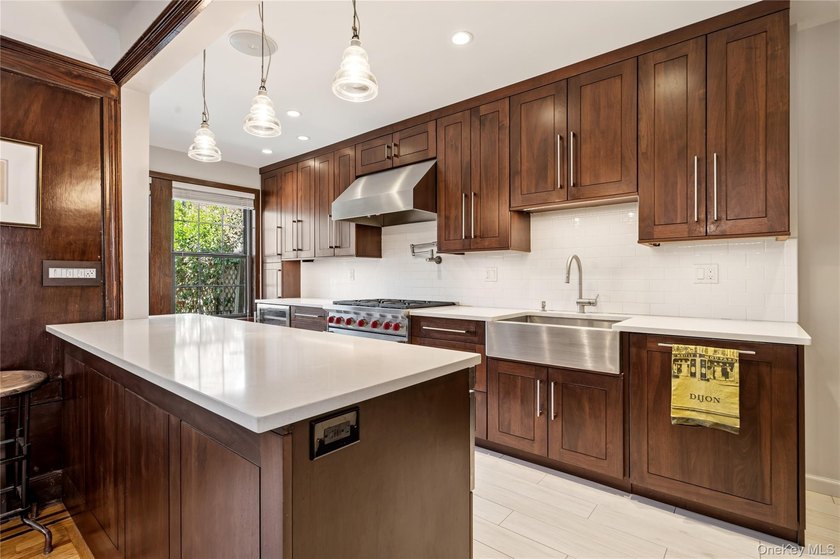 Welcome home to this beautiful Wolosoff Brothers Townhome on - photo 7
