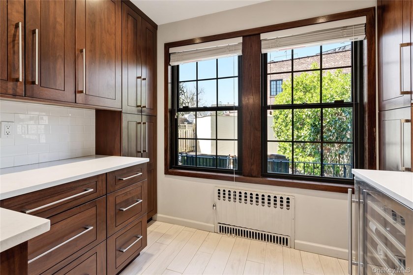 Welcome home to this beautiful Wolosoff Brothers Townhome on - photo 10