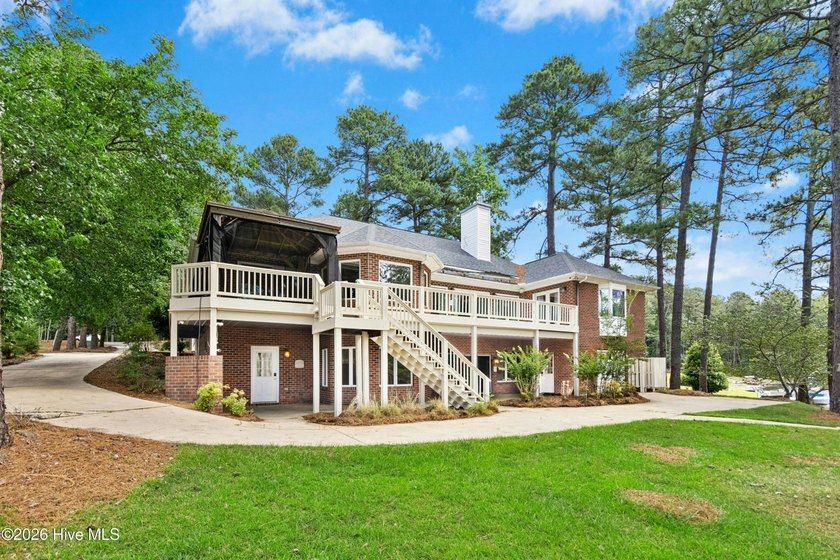 This gorgeous lakefront home is located at the end of a quiet - photo 6