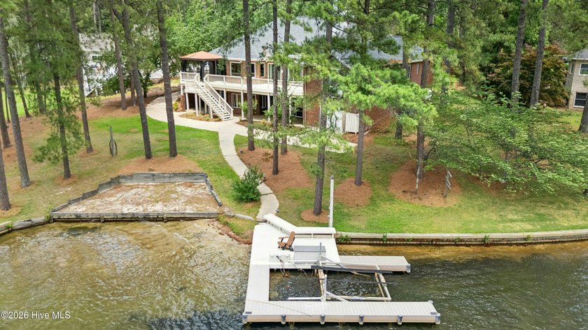 This gorgeous lakefront home is located at the end of a quiet - photo 9