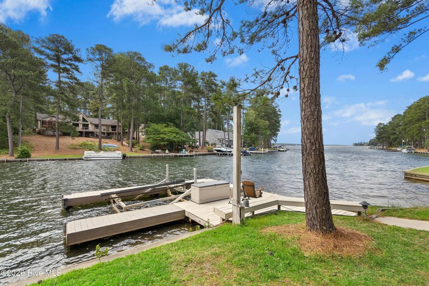 This gorgeous lakefront home is located at the end of a quiet - photo 10