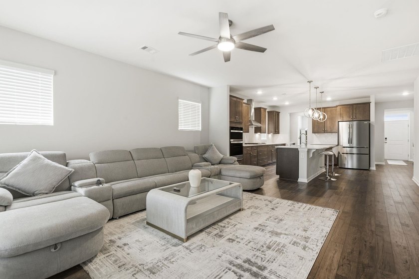This popular Beazer Hickory model, built in April 2025, offers a - photo 14