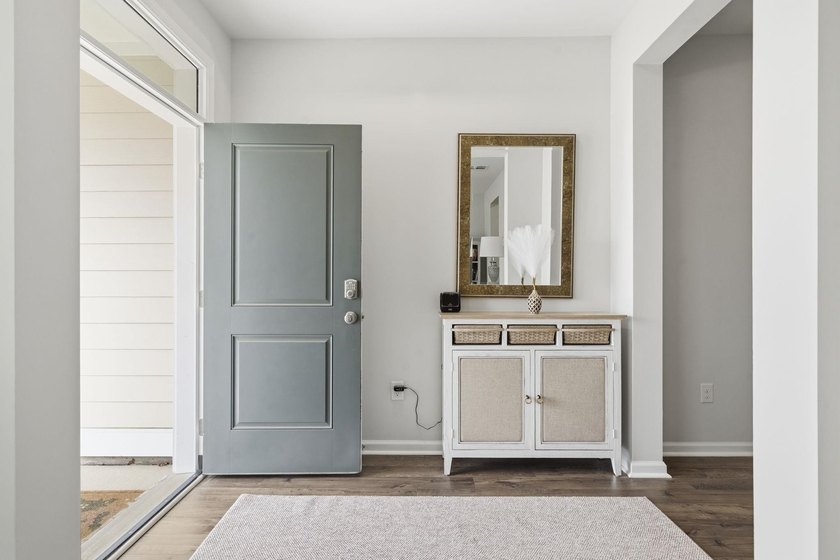 This popular Beazer Hickory model, built in April 2025, offers a - photo 19
