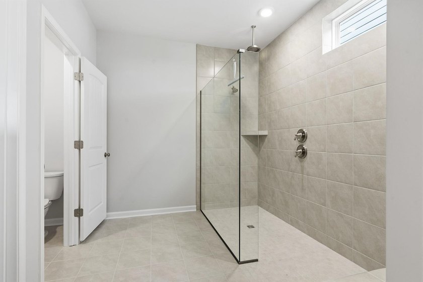This popular Beazer Hickory model, built in April 2025, offers a - photo 24