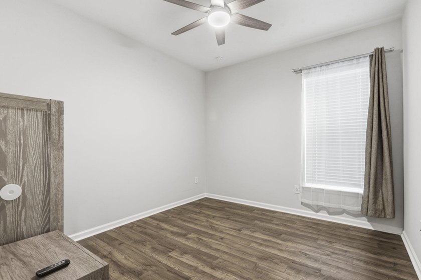 This popular Beazer Hickory model, built in April 2025, offers a - photo 27