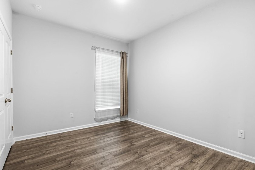 This popular Beazer Hickory model, built in April 2025, offers a - photo 29