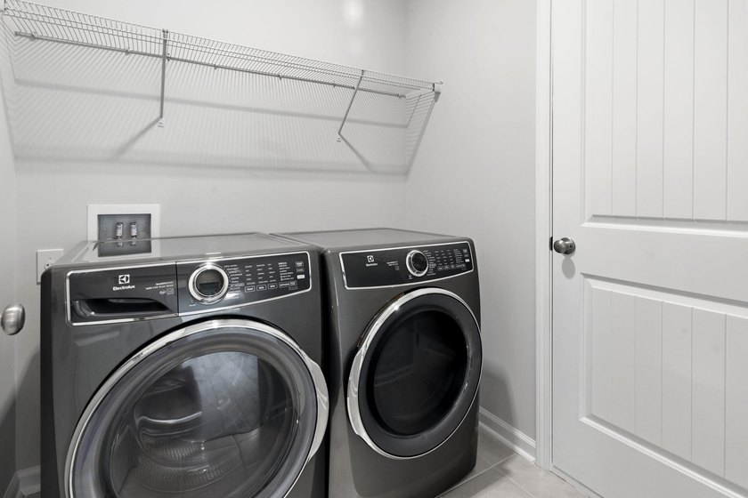This popular Beazer Hickory model, built in April 2025, offers a - photo 30
