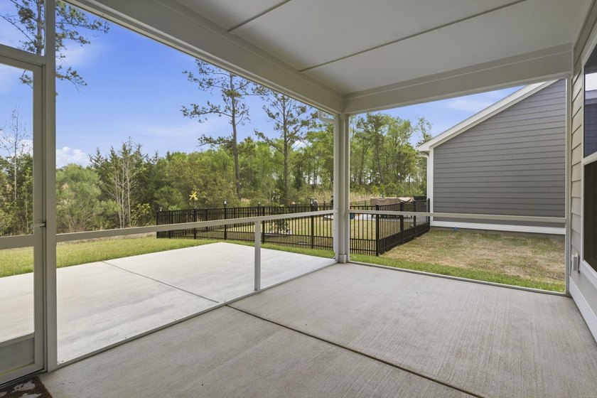 This popular Beazer Hickory model, built in April 2025, offers a - photo 31