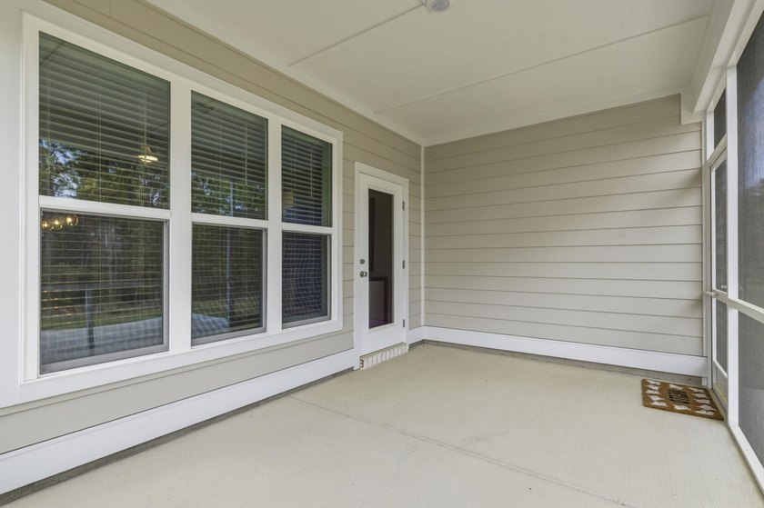 This popular Beazer Hickory model, built in April 2025, offers a - photo 32